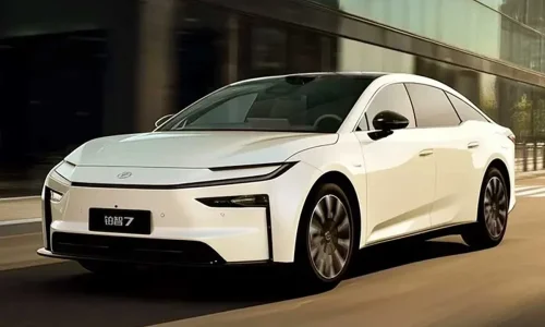 تویوتا bZ7، سدان برقی جدید با ویژگی‌های جذاب و قیمت اقتصادی