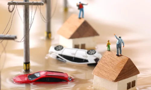 هنگام گرفتار شدن در سیل چه کنیم!