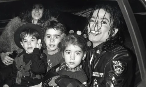 بیوگرافی کامل زندگی نامه مایکل جکسون